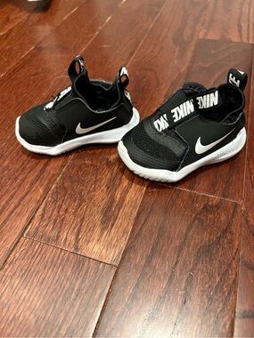 Nike baby Black and White Slip-On Athletic Shoes